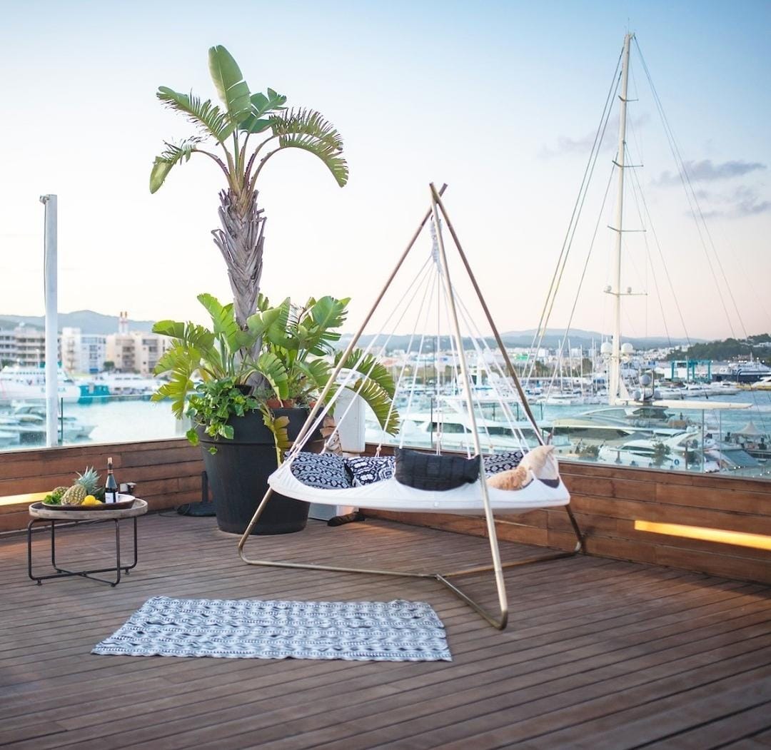 Le lit de jour suspendu CASANA
