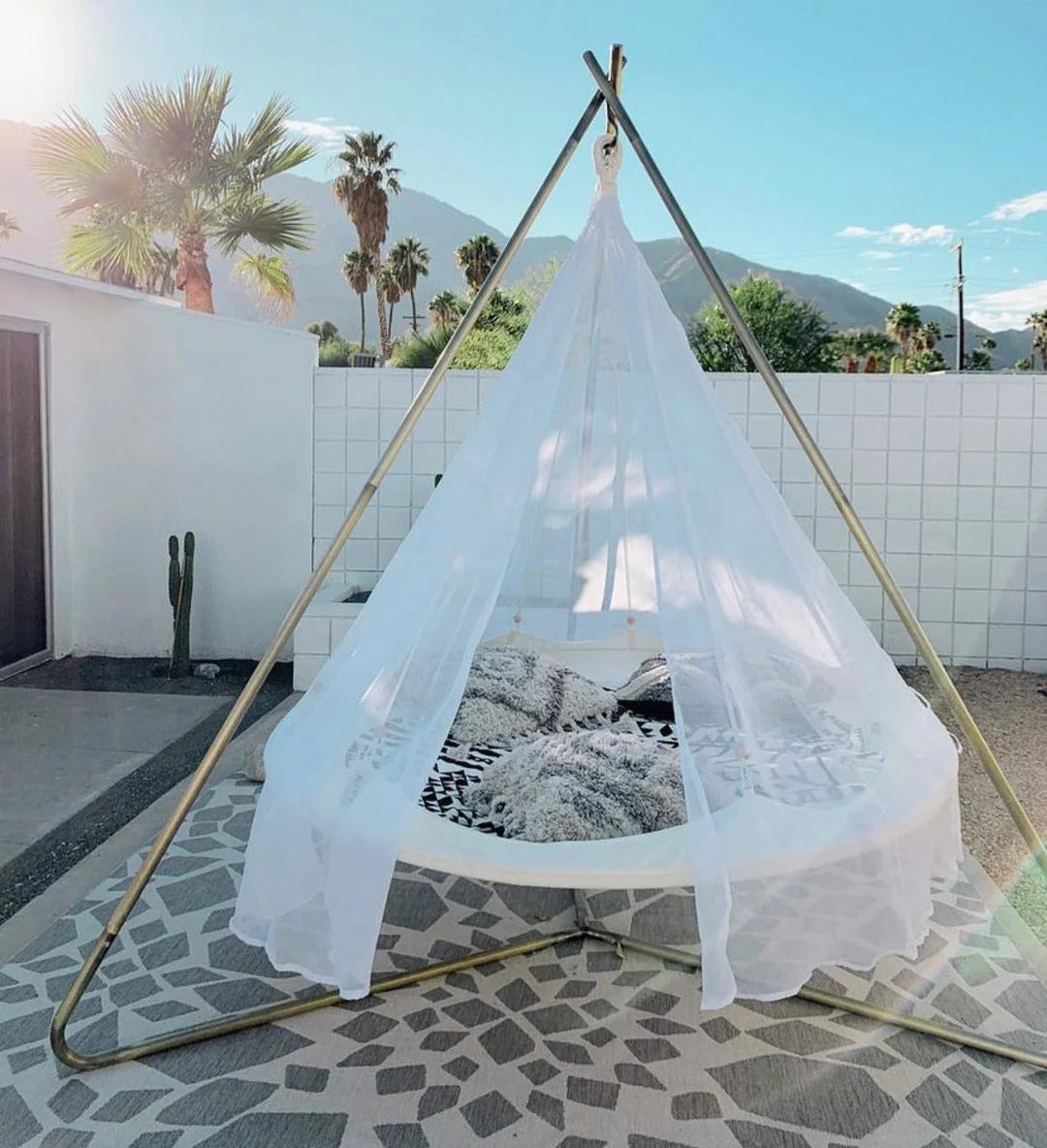 Le lit de jour suspendu CASANA