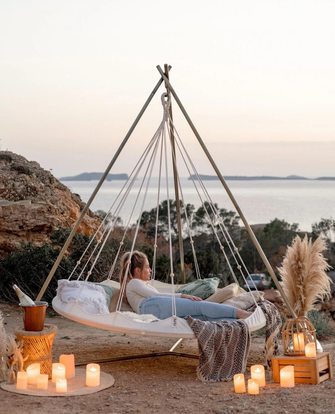 Le lit de jour suspendu CASANA