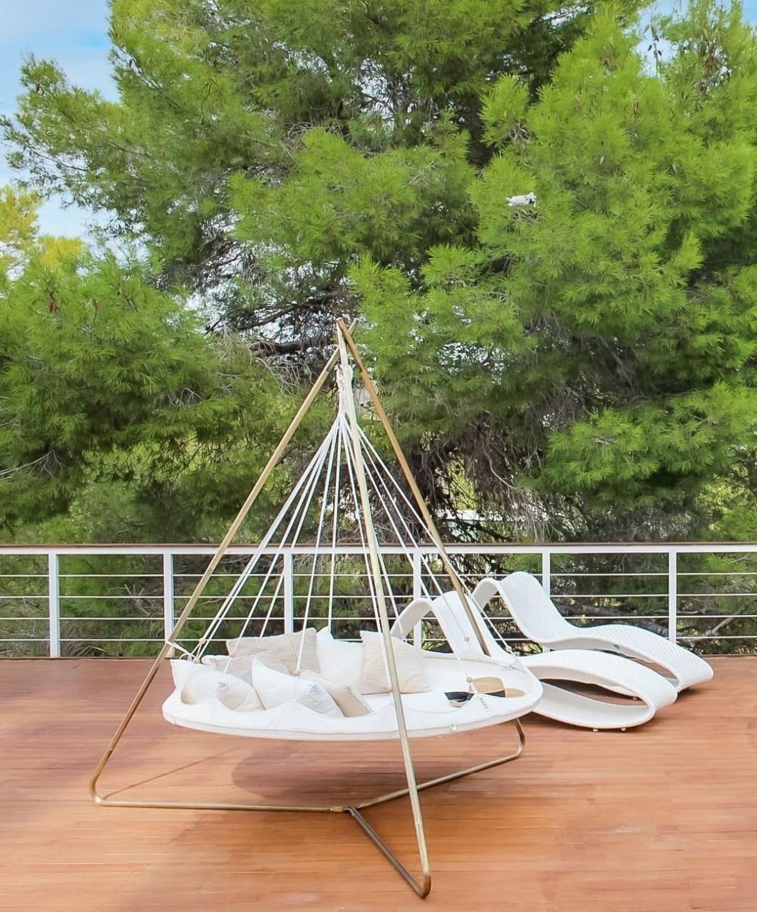 Le lit de jour suspendu CASANA
