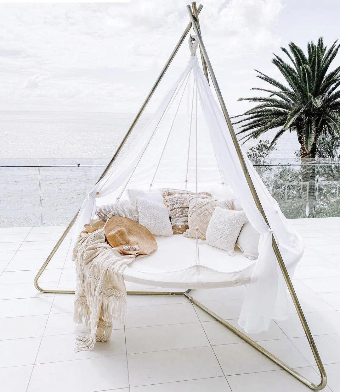 Le lit de jour suspendu CASANA