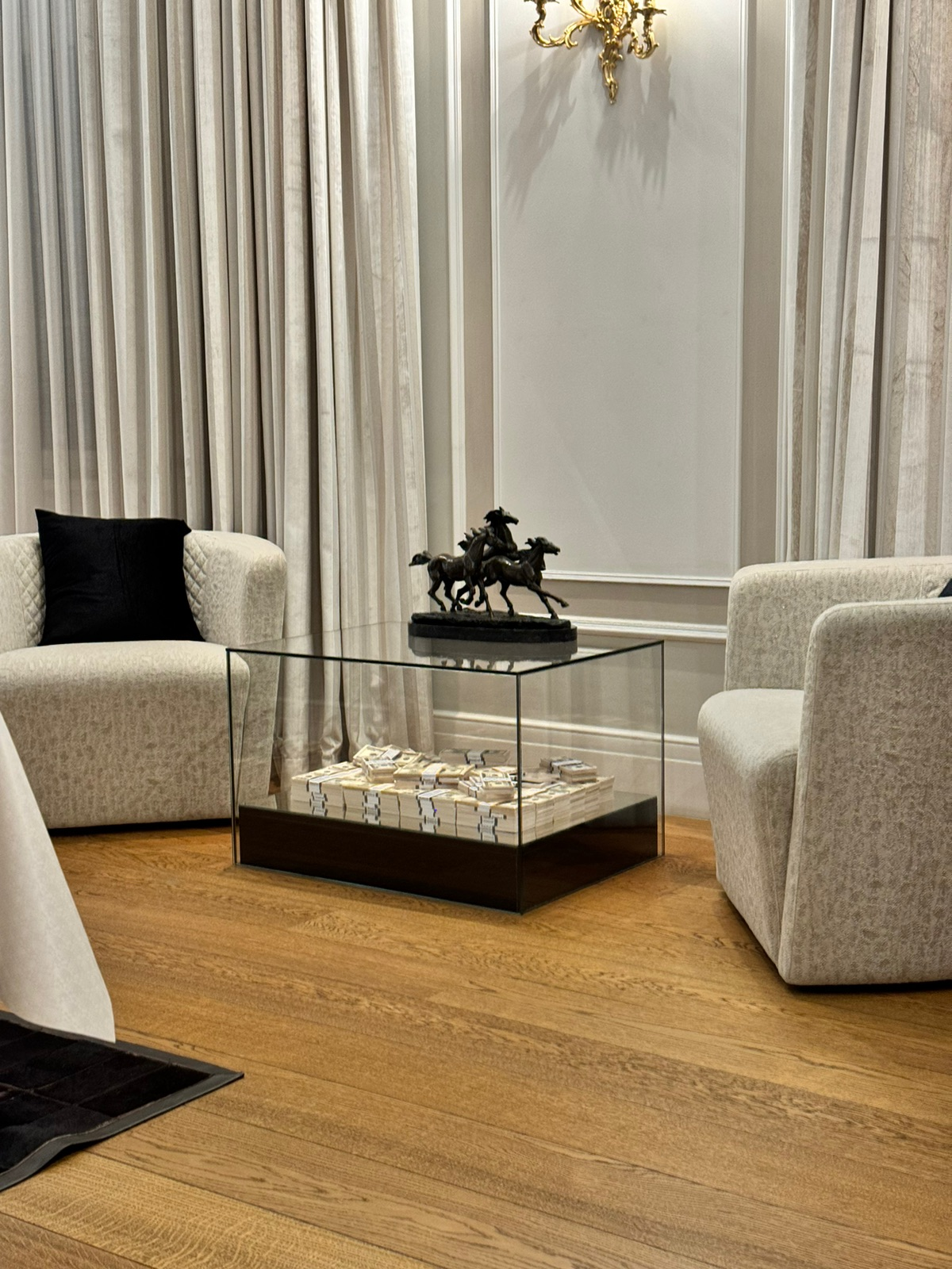 YanMillion Table - La Signature des Millionnaires