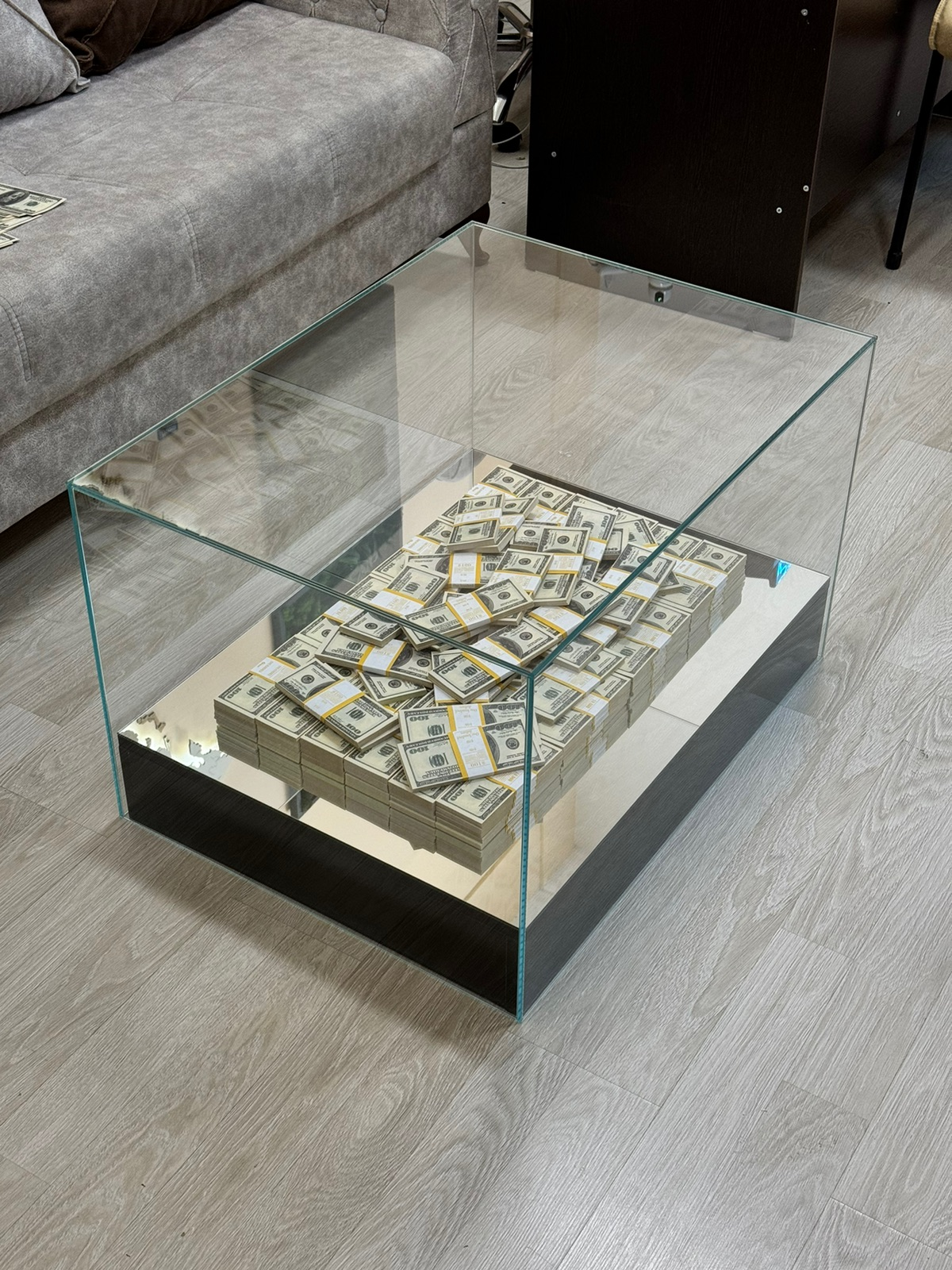 YanMillion Table - La Signature des Millionnaires